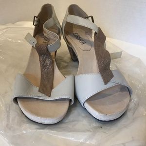 ESSKA Heeled Sandals size 9 Beige/Off white